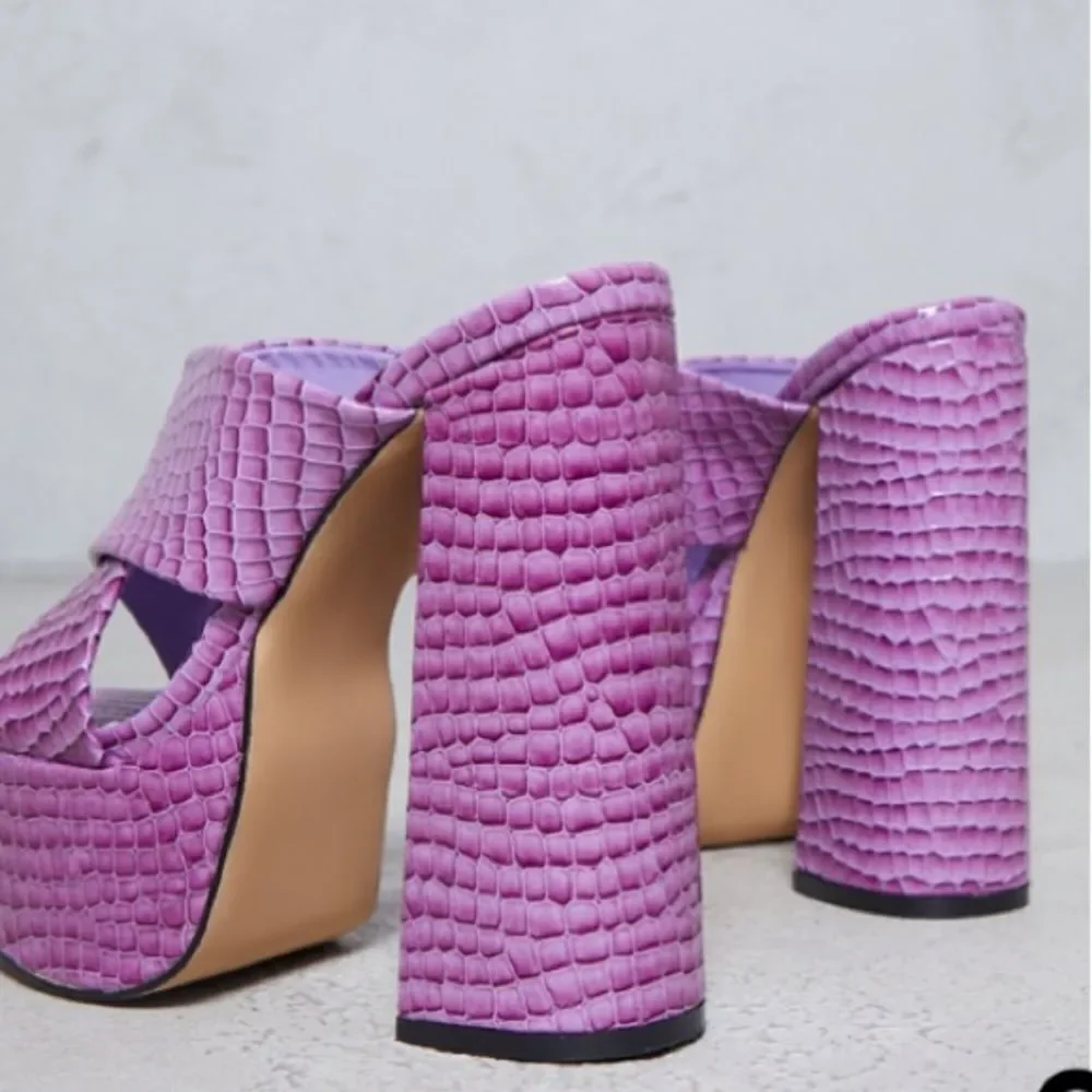 PrettyLittleThings Lilac Cross‎ Over Strap Platform Block Heeled Shoe NWT IN PKG